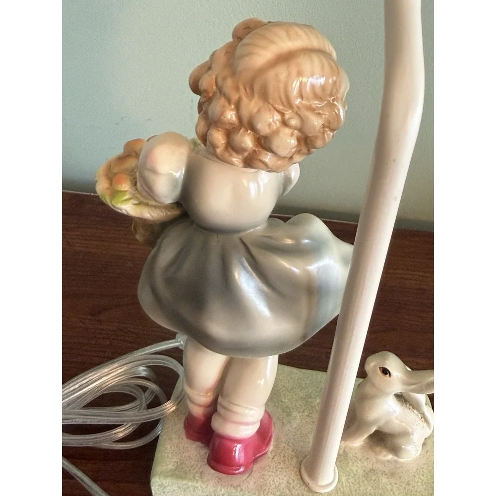 Vtg APPLE BASKET GIRL &‎ RABBIT Table Lamp ENAMELED METAL Italy W Labels